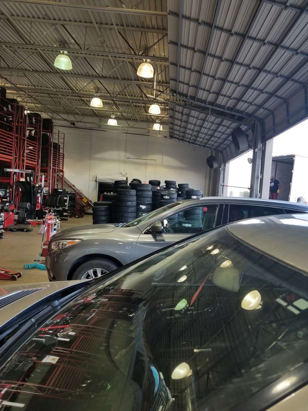 Discount Tire | 3516 W Airport Fwy, Irving, TX 75062, USA | Phone: (214) 596-1267