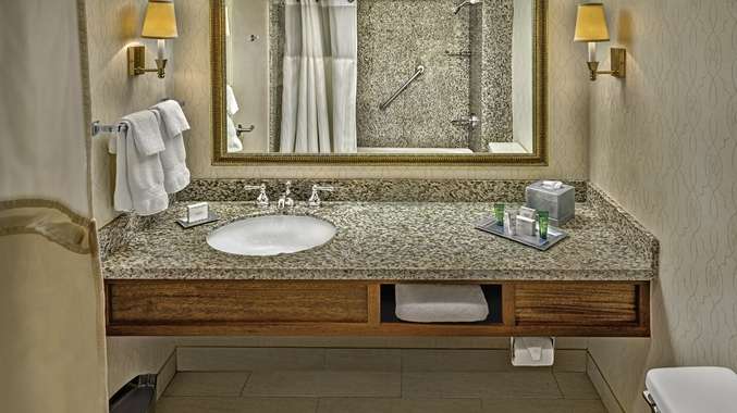 DoubleTree by Hilton Hotel Philadelphia Airport | 4509 Island Ave, Philadelphia, PA 19153, USA | Phone: (215) 365-4150