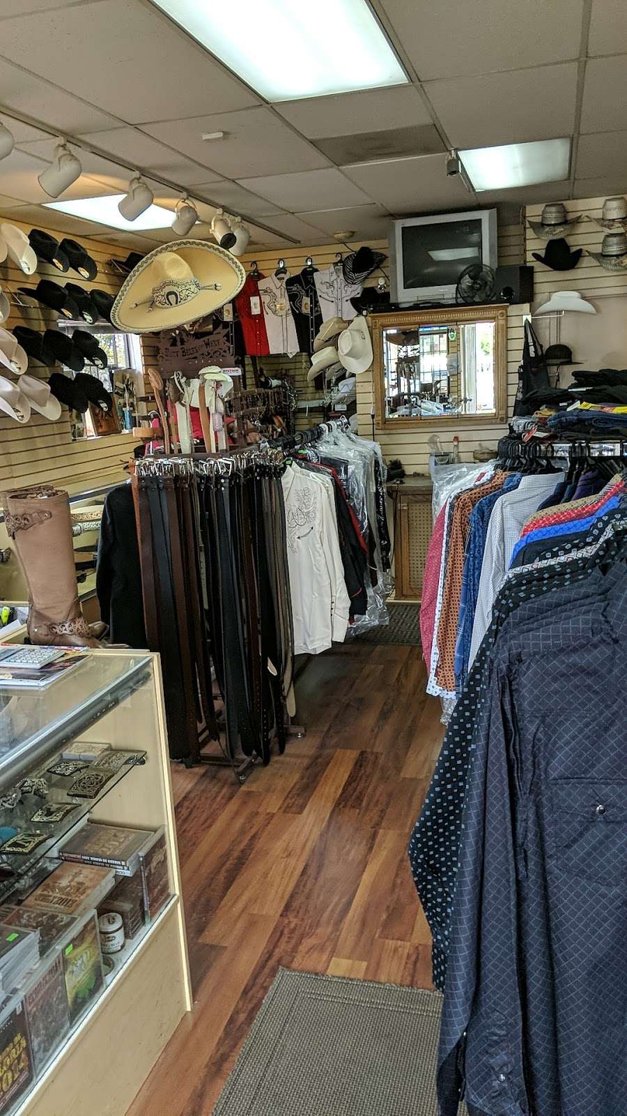 El Ranchero Western Wear - clothing store  | Photo 3 of 8 | Address: 395 S King Rd Suite A, San Jose, CA 95116, USA | Phone: (408) 937-5530