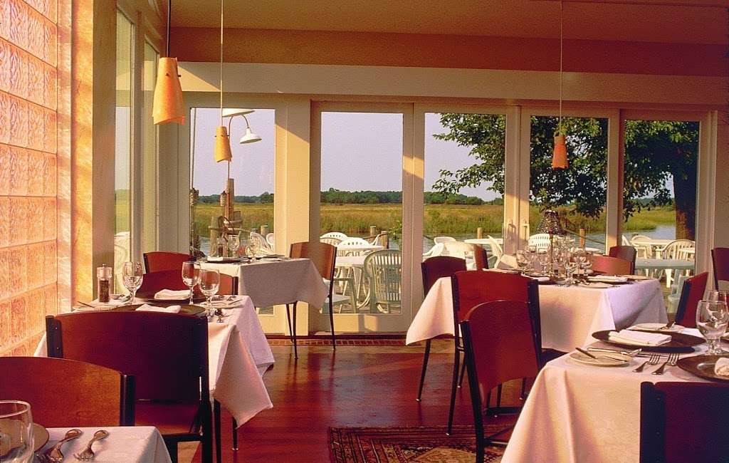 The Tilghman Island Inn | 21384 Coopertown Rd, Tilghman, MD 21671, USA | Phone: (410) 886-2141