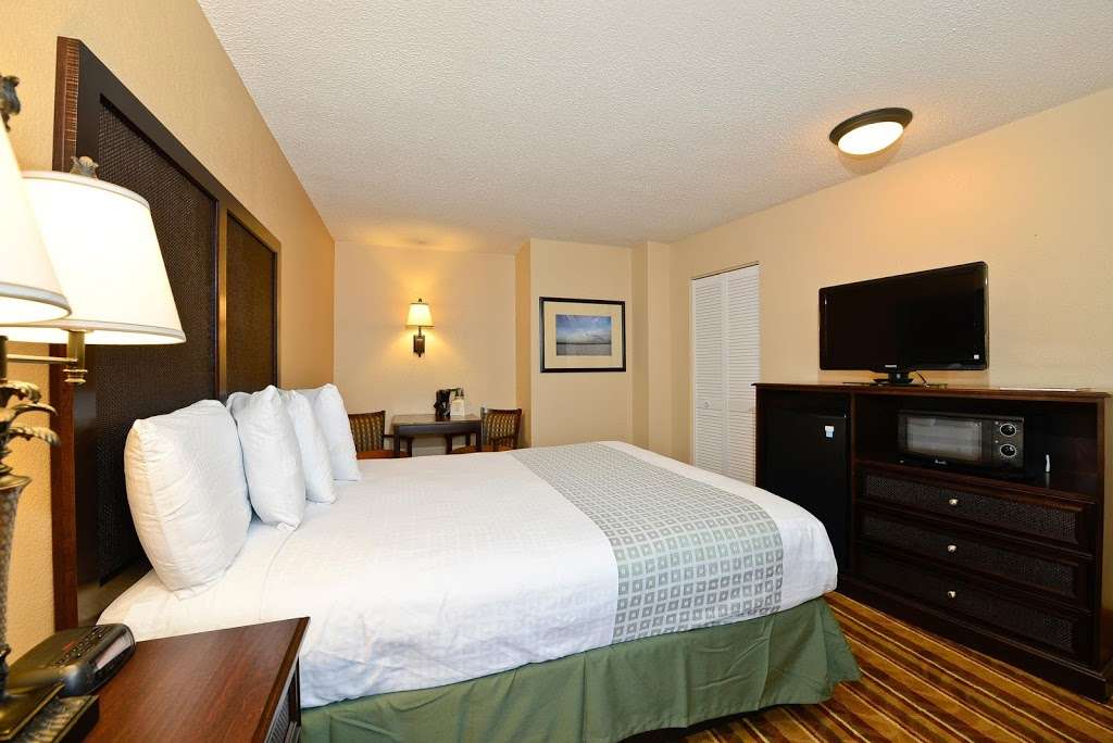 Daytona Beach Shores Hotel (Formerly Lexington Inn) | 2323 S Atlantic Ave, Daytona Beach Shores, FL 32118, USA | Phone: (386) 255-0476