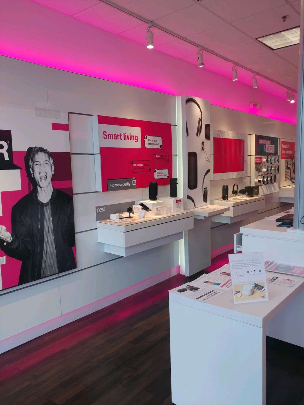 T-Mobile | 1550 Fall River Dr #140, Loveland, CO 80538, USA | Phone: (970) 461-1916