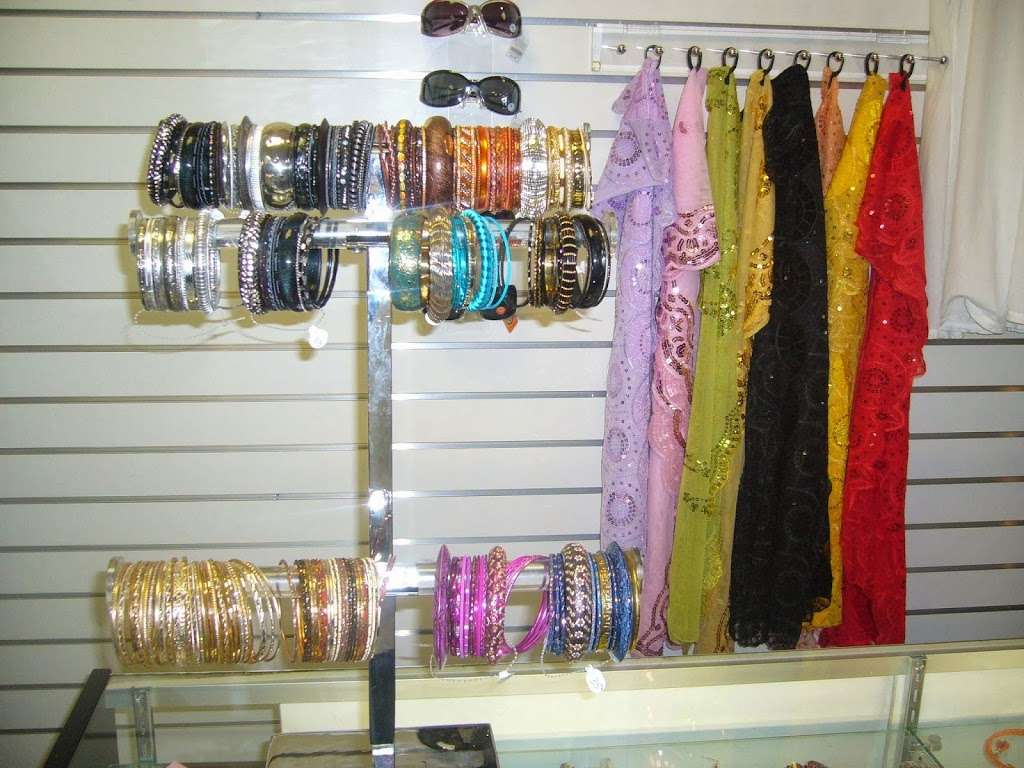 Unik Boutique | 7940 Michigan Rd, Indianapolis, IN 46268 | Phone: (317) 334-1045