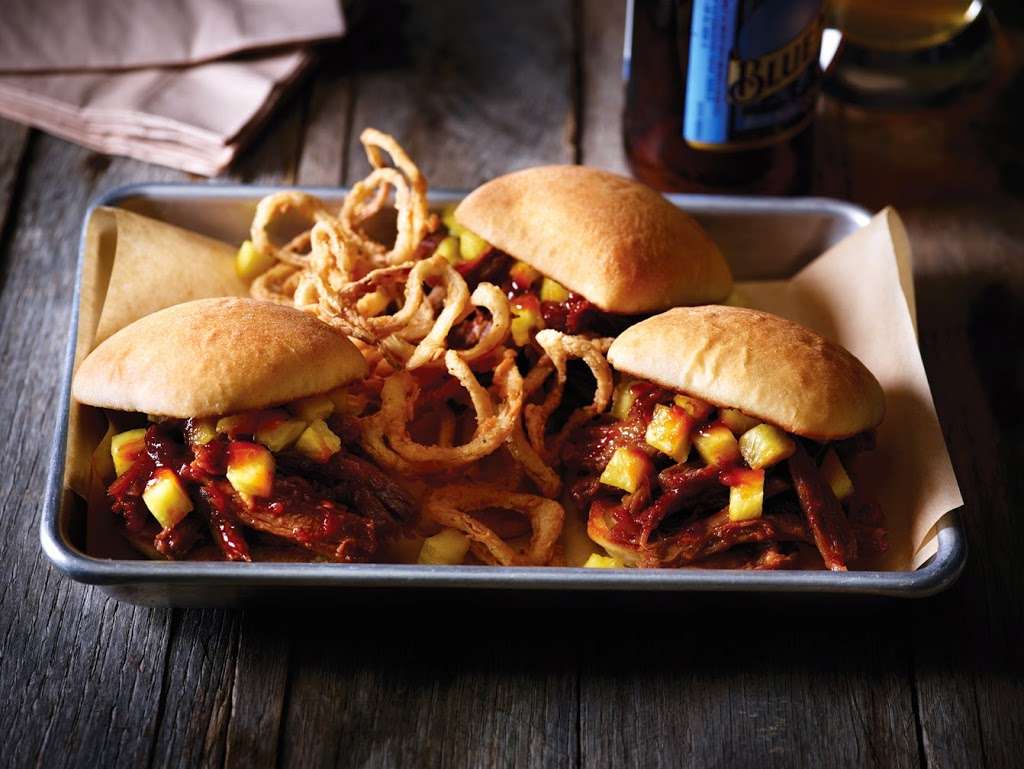 Applebees Grill + Bar | 10135 Pines Blvd, Pembroke Pines, FL 33026, USA | Phone: (954) 438-3370