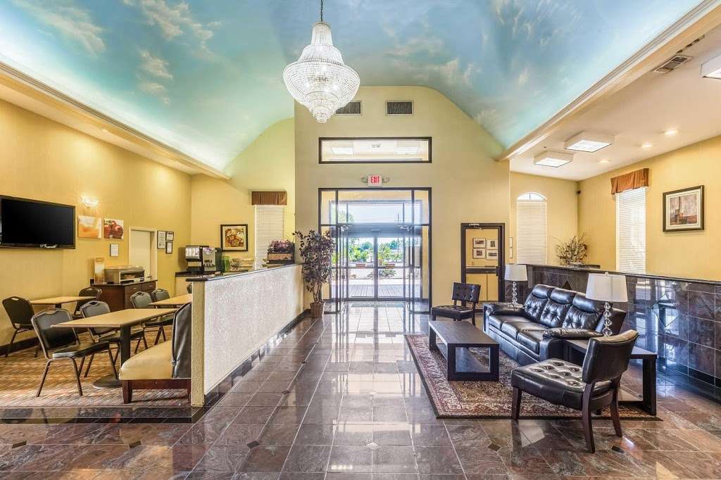 Quality Suites North | 150 Overland Trail, Houston, TX 77090 | Phone: (281) 440-4448