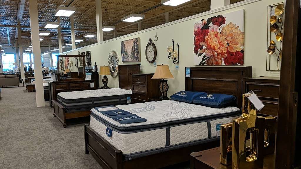 Raymour & Flanigan Furniture and Mattress Outlet | 7 Route 9 S, Manalapan, NJ 07726, USA | Phone: (732) 252-1980