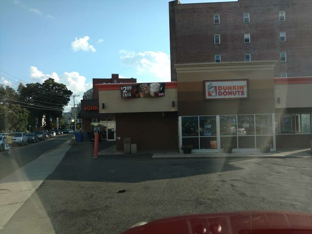 Dunkin Donuts | 135 Prospect St, Stamford, CT 06901, USA | Phone: (203) 325-4204