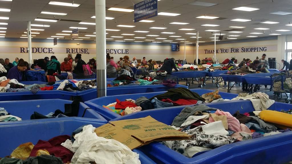 Goodwill Outlet Store and Donation Center | 1830 E Irvington Rd, Tucson, AZ 85714, USA | Phone: (520) 382-1560