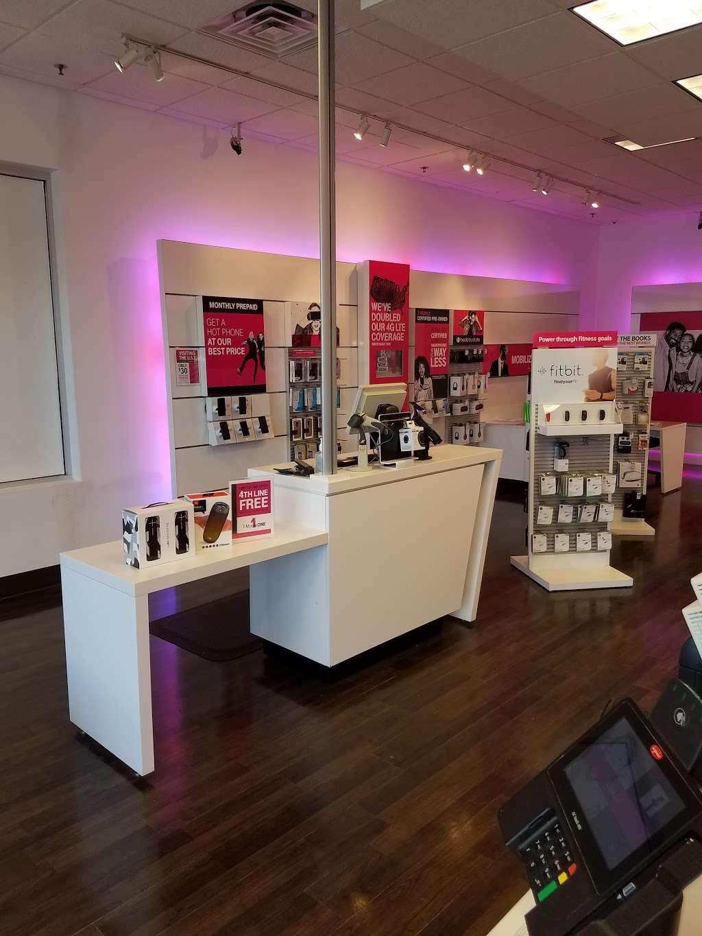 T-Mobile | 1520 NJ-38 Bldg 4, Hainesport, NJ 08036, USA | Phone: (609) 702-9580