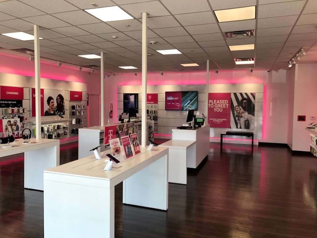 T-Mobile | 139 N Magnolia Ave, El Cajon, CA 92020, USA | Phone: (619) 334-8858