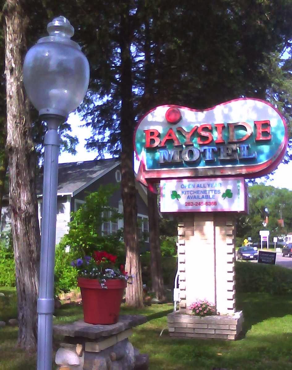 Bayside Motel | 47 W Geneva St, Williams Bay, WI 53191, USA | Phone: (262) 245-6366