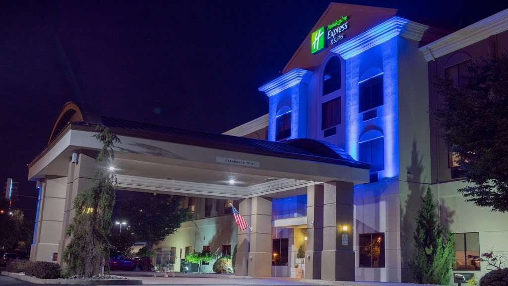 Holiday Inn Express & Suites Newton Sparta | 8 N Park Dr, Newton, NJ 07860, USA | Phone: (973) 940-8888