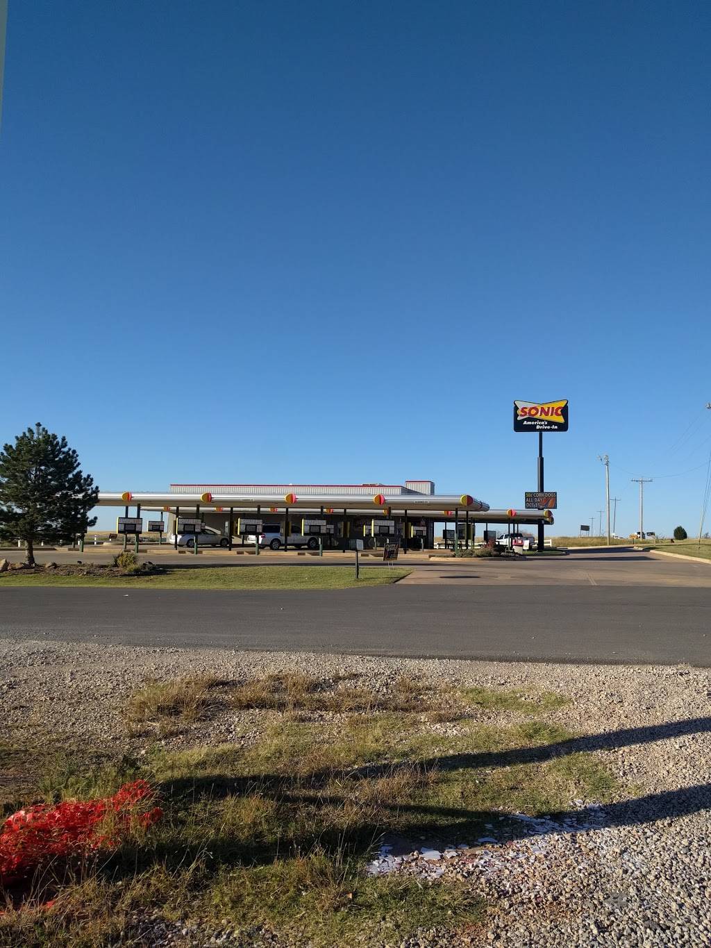 Sonic Drive-In | 18031 Portland Ave, Edmond, OK 73012, USA | Phone: (405) 330-5800