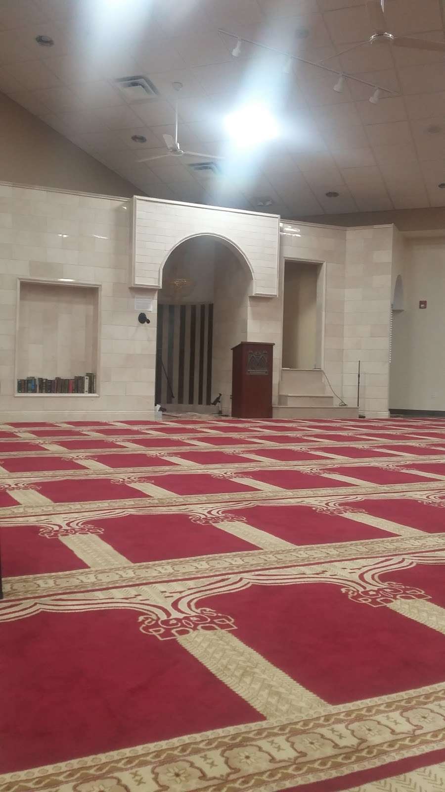 Masjid Al-Jumuah | 351 Veterans Pkwy, Bolingbrook, IL 60490, USA | Phone: (630) 759-7351