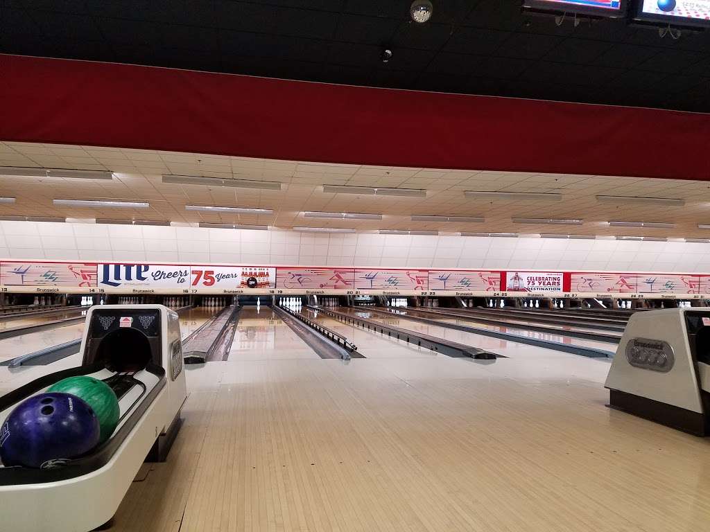 Inmans Bowling & Recreation Center | 3201 Evans Ave, Valparaiso, IN 46383 | Phone: (219) 462-1300