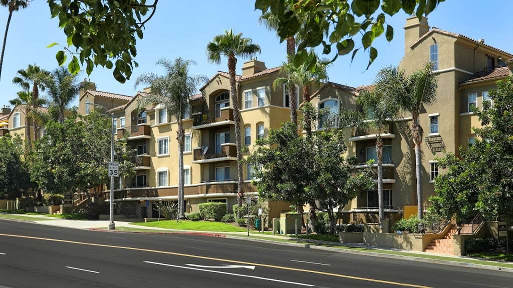 Westside Villas Apartments | 2201 S Beverly Glen Blvd, Los Angeles, CA 90064, USA | Phone: (310) 470-3141