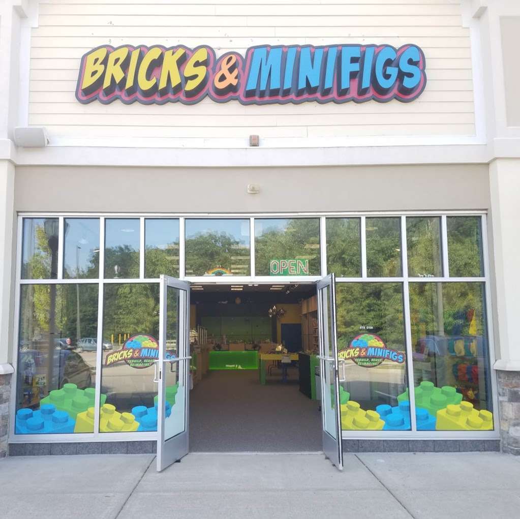 Bricks and Minifigs Mansfield | 280, 130 School St ste d, Mansfield, MA 02048 | Phone: (774) 719-0105