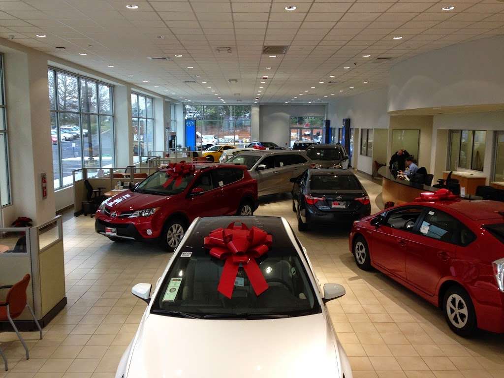 DCH Freehold Toyota | 4268 U.S. 9, Freehold, NJ 07728, USA | Phone: (732) 810-1048