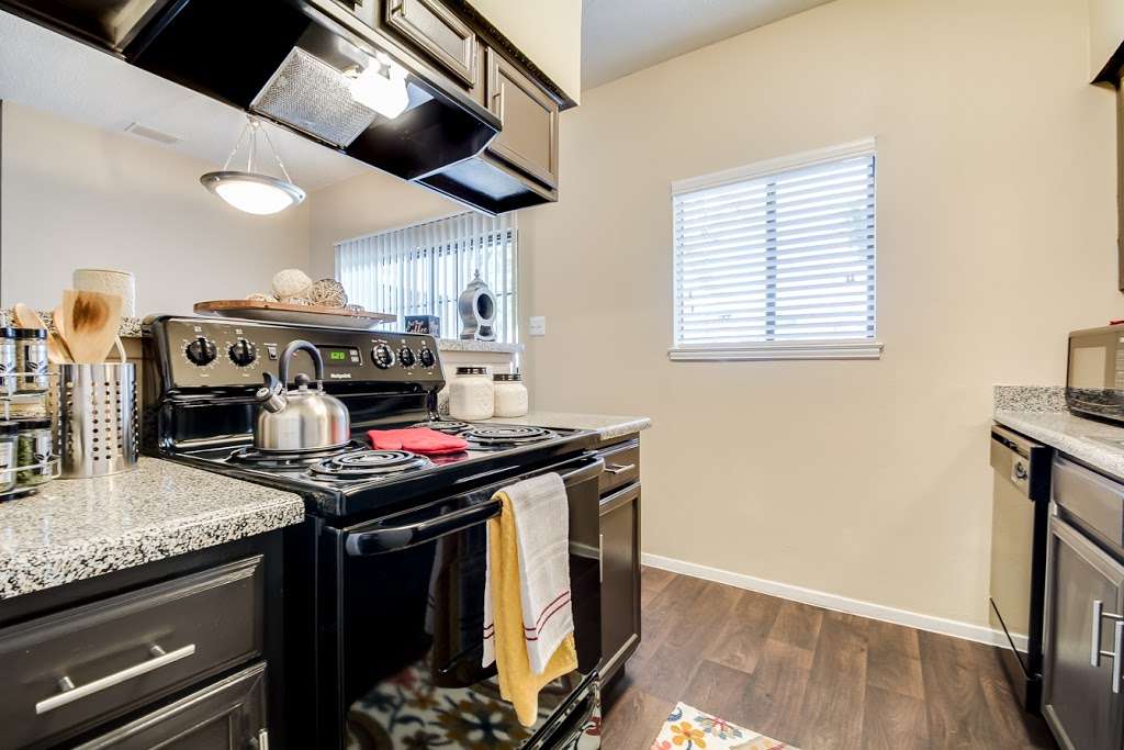 Bristol Apartment Living | 4055 Frankford Rd, Dallas, TX 75287, USA | Phone: (855) 328-4429