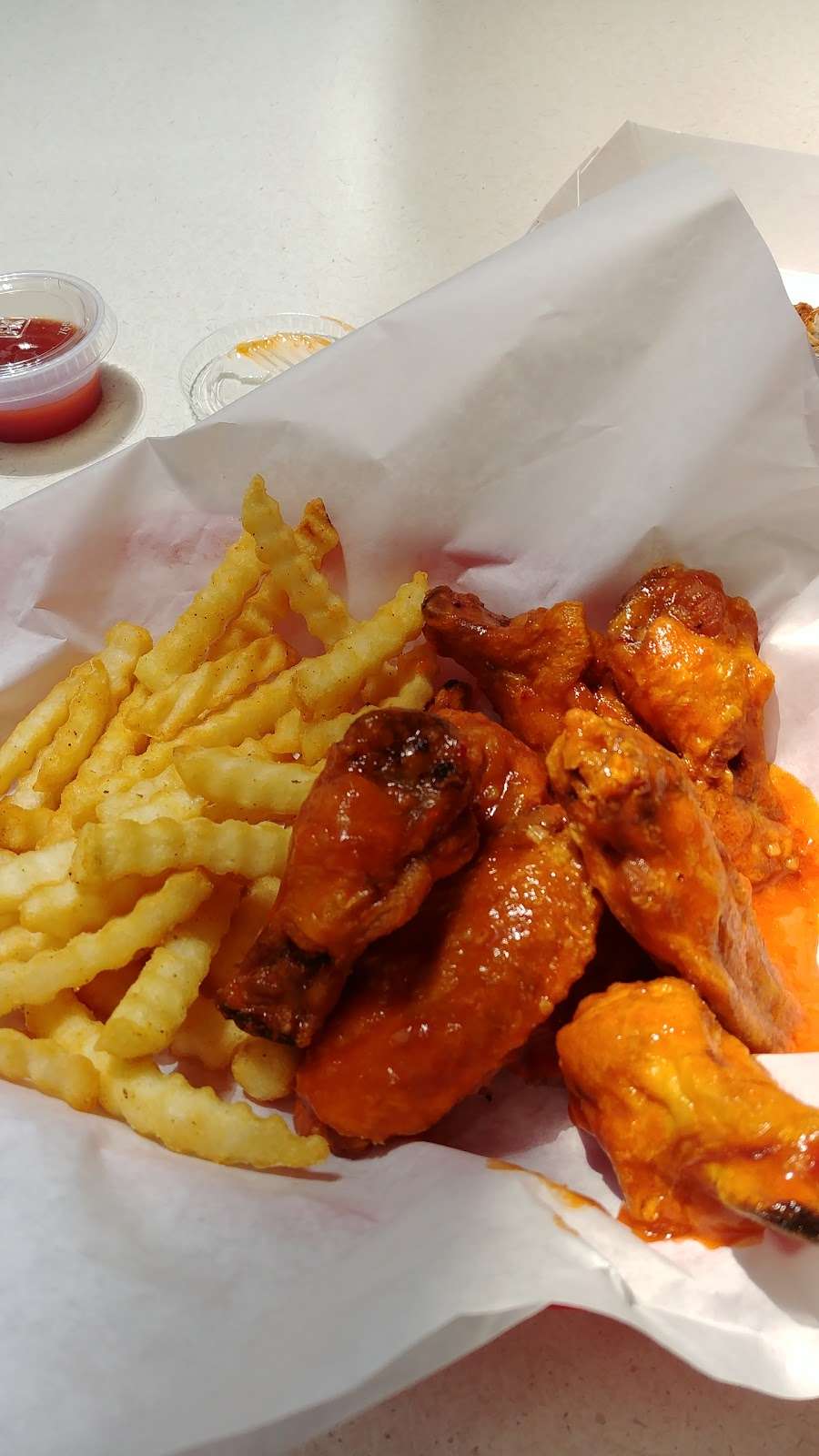 Wing Slingers | 7325 E Iliff Ave, Denver, CO 80231, USA | Phone: (303) 353-2160