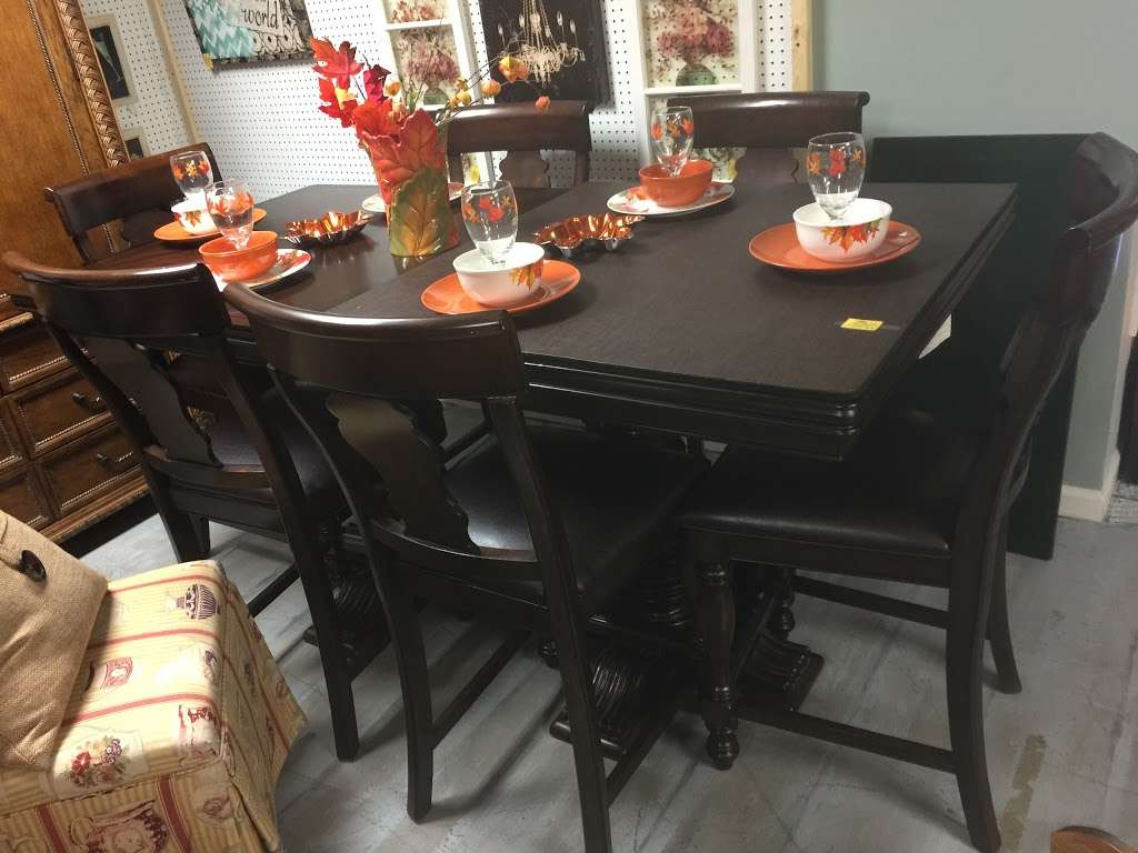 Seek and Find furniture and Home Decor | 3750 S Green St, Brownsburg, IN 46112 | Phone: (317) 473-2845