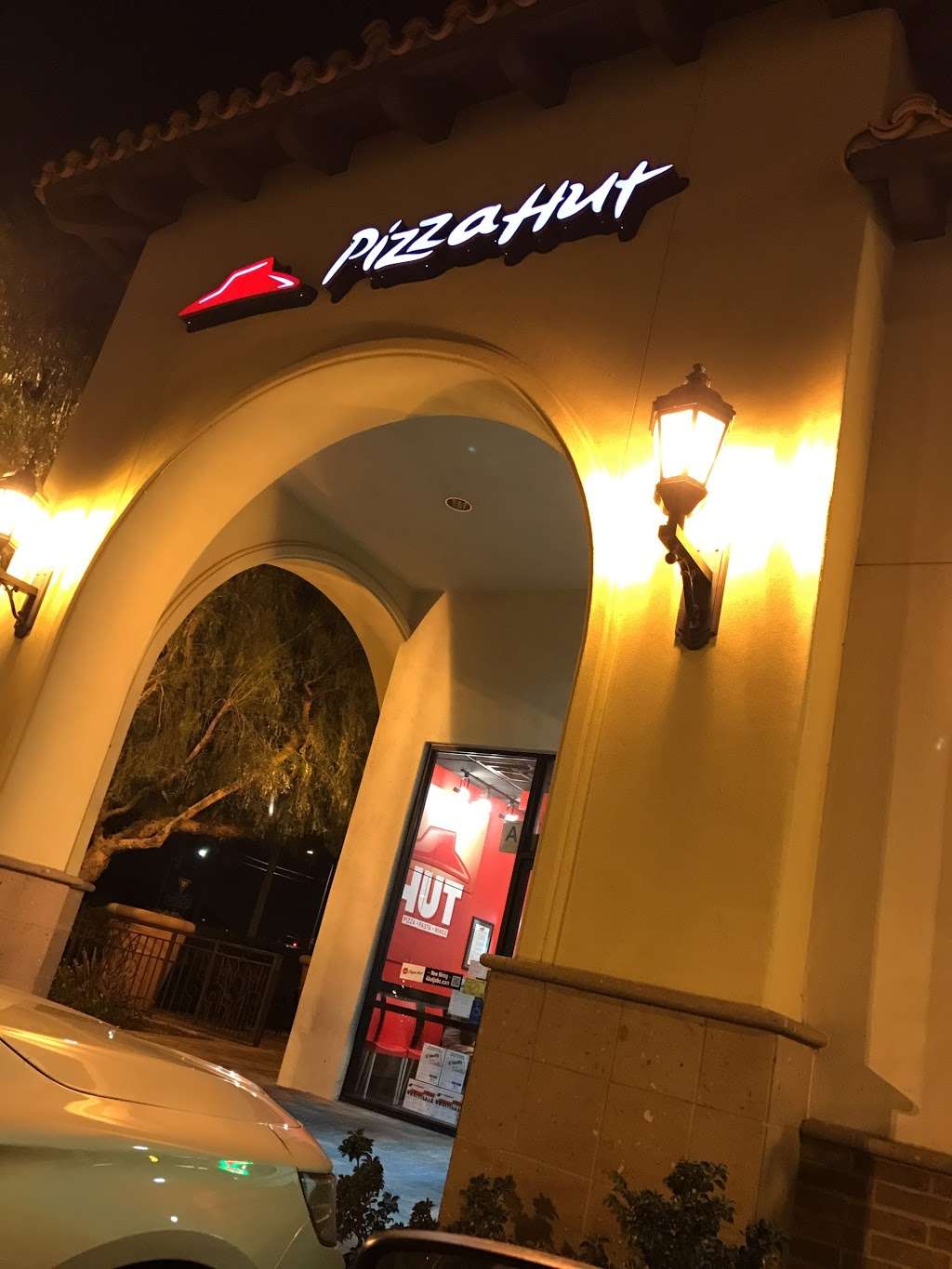 Pizza Hut | 29607 The Old Rd, Castaic, CA 91384, USA | Phone: (661) 257-4298