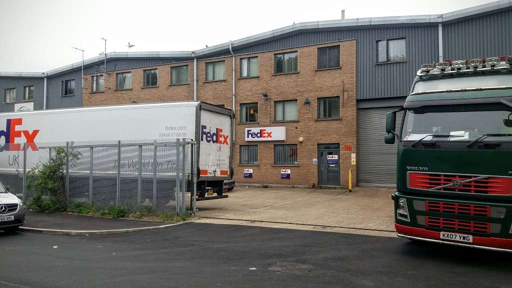 FedEx UK Station | London Industrial Park, 1B Whitings Way, London E6 6LR, UK | Phone: 0345 600 0068