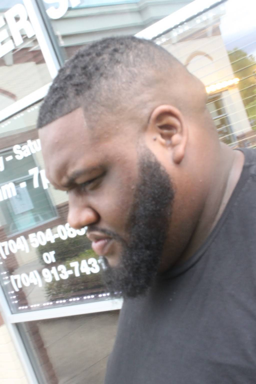 Ronnie The Professional Barber | 7808 S Tryon St ste g, Charlotte, NC 28273, USA | Phone: (980) 226-6689