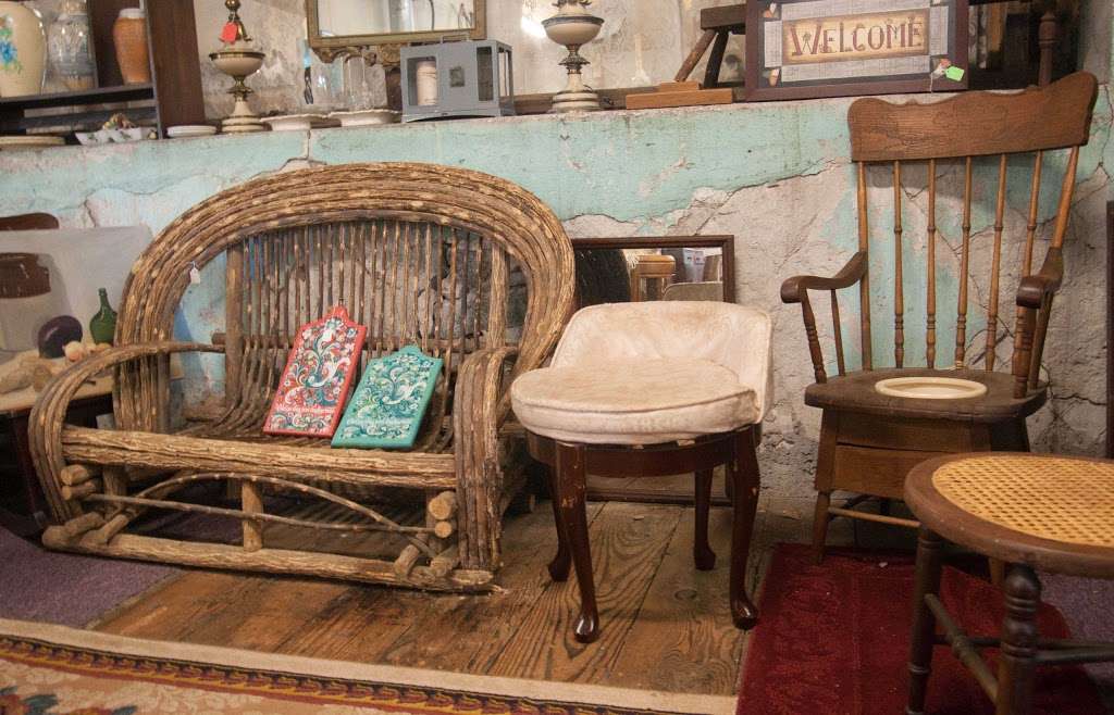 Old Stone Ml Antiques & Treasures | 1169 Putnam Pike, Chepachet, RI 02814 | Phone: (401) 309-7662