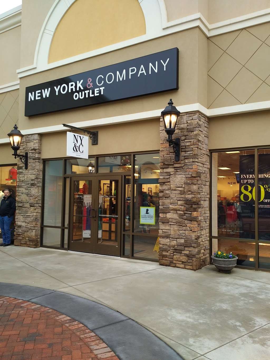 New York & Company Outlet | 5404 New Fashion Way #125, Charlotte, NC 28278, USA | Phone: (704) 588-9898