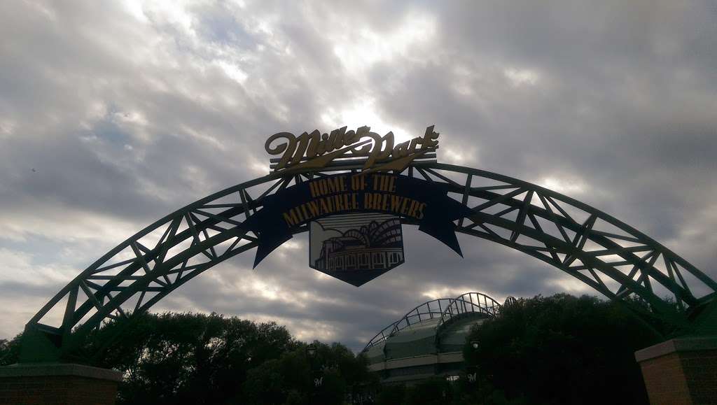 Miller Park | 1 Brewers Way, Milwaukee, WI 53214, USA | Phone: (414) 902-4452