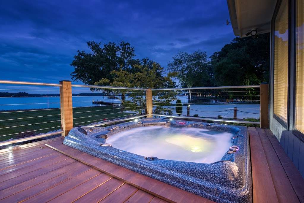 Lake Norman Breakaway Vacation Home | 643 Isle of Pines Rd, Mooresville, NC 28117, USA | Phone: (704) 924-0510