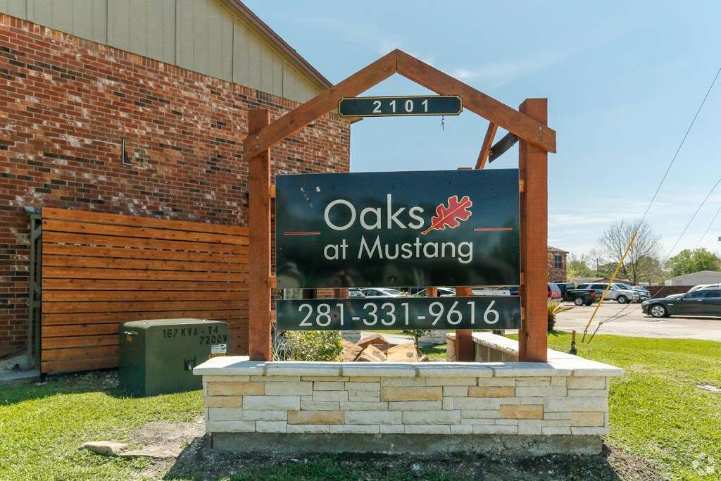 Oaks at Mustang Apartments | 2101 Mustang Rd, Alvin, TX 77511, USA | Phone: (281) 607-2065