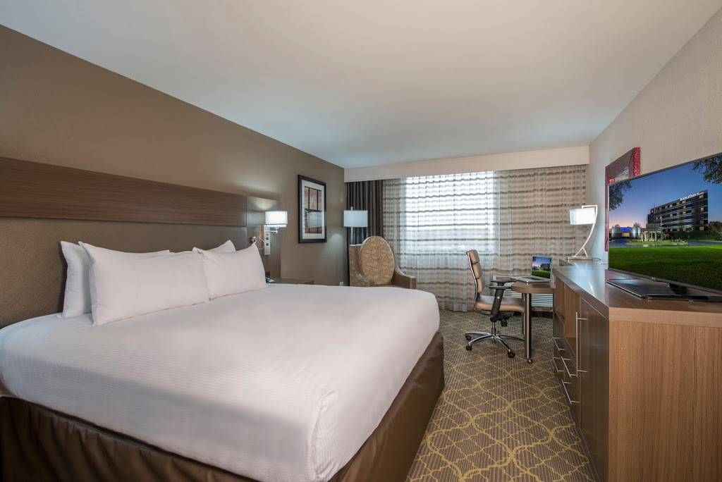 DoubleTree by Hilton Hotel Winston Salem - University | 5790 University Pkwy, Winston-Salem, NC 27105, USA | Phone: (336) 767-9595