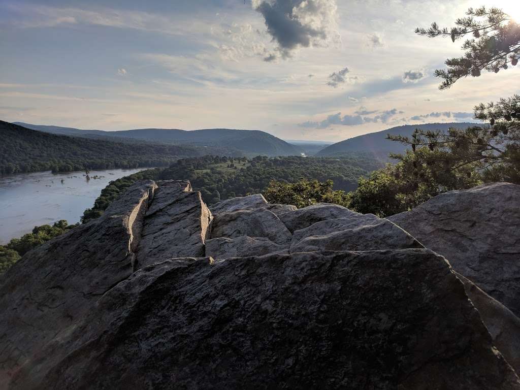 Weverton Cliffs Parking Lot | Weverton Cliffs Road, Knoxville, MD 21758, USA