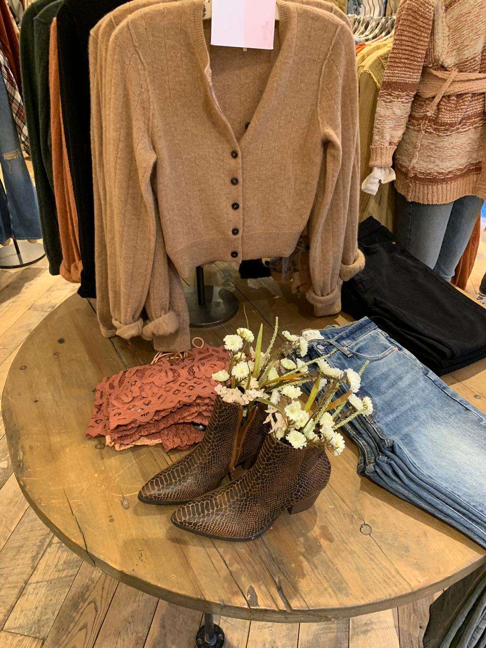 Free People | 1636 Redwood Hwy, Corte Madera, CA 94925, USA | Phone: (415) 924-8401