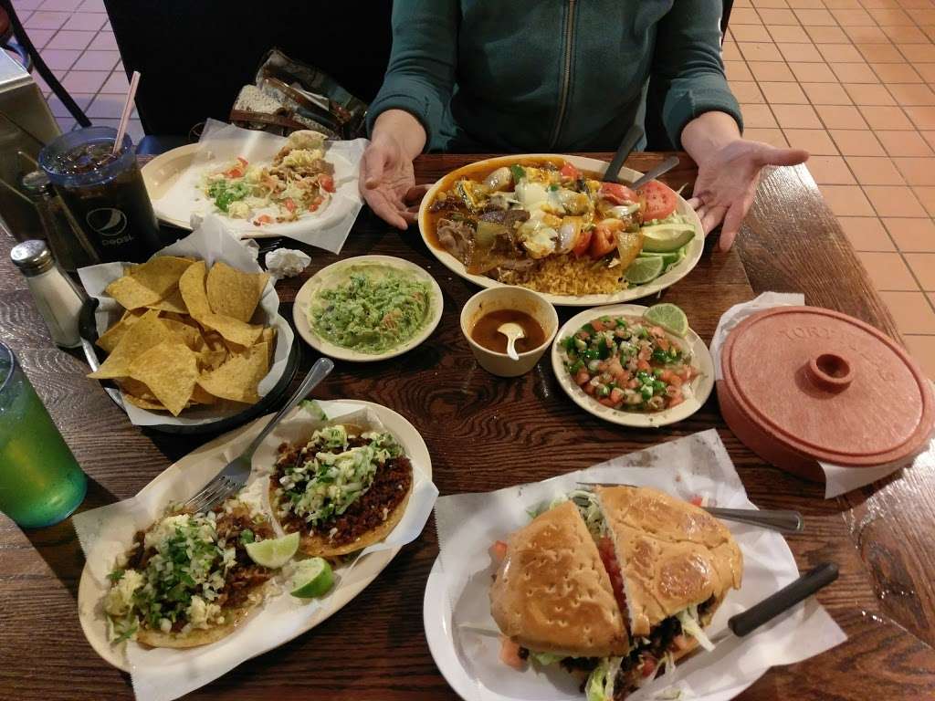 Taqueria Mazamitla | 5025 Central Ave, Lake Station, IN 46405 | Phone: (219) 962-2022