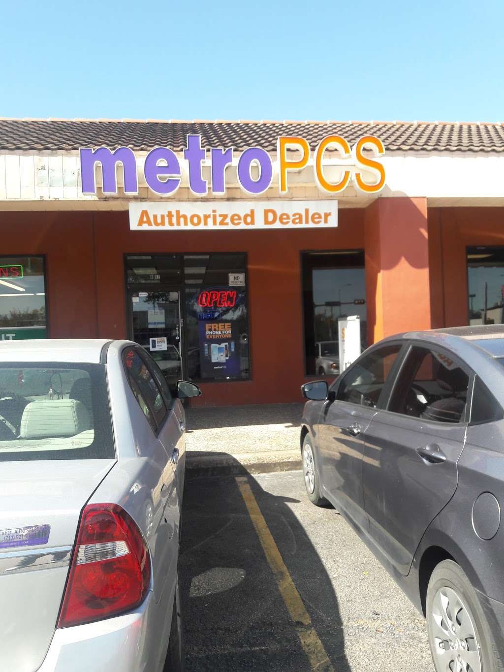 Metro by T-Mobile | 8302 Broadway St, Houston, TX 77061 | Phone: (346) 319-3865