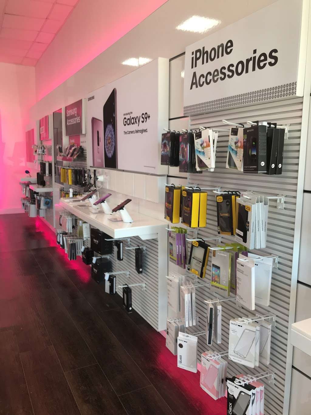T-Mobile | 8201 Broadway St Ste 151, Pearland, TX 77581, USA | Phone: (281) 741-3081