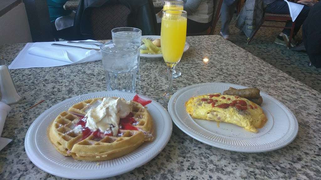 Lake Shore Cafe | 4900 S Lake Shore Dr, Chicago, IL 60615, USA | Phone: (773) 288-5815