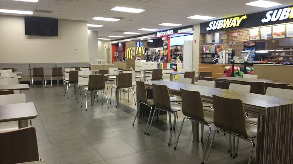 McDonalds | 165 Round Hill Rd, Fairfield, CT 06824, USA | Phone: (203) 259-0595