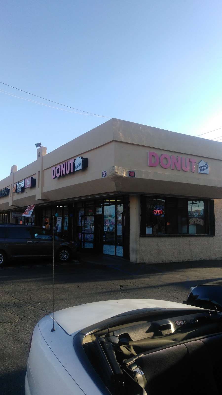 Donut House | 14309 Atlantic Ave # 101, Compton, CA 90221, USA | Phone: (310) 632-7376