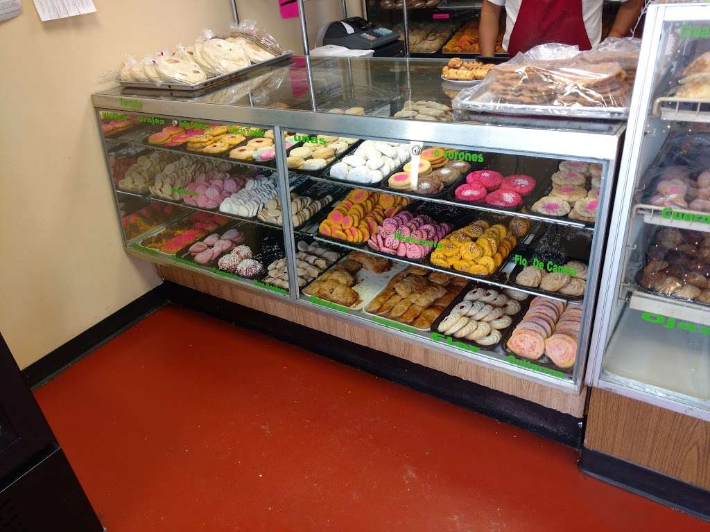 Las Palmas Bakery | 8010 5th St, Somerset, TX 78069, USA | Phone: (830) 429-1869