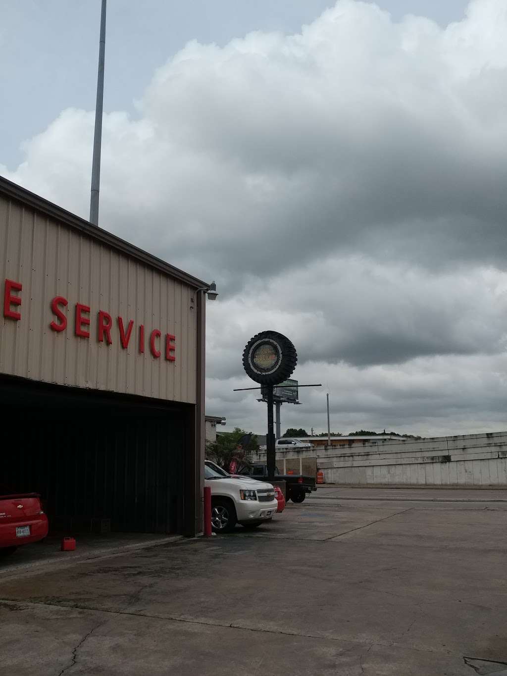 Don Ruckers Tire | 6432 Gulf Fwy, Houston, TX 77023 | Phone: (713) 923-2859