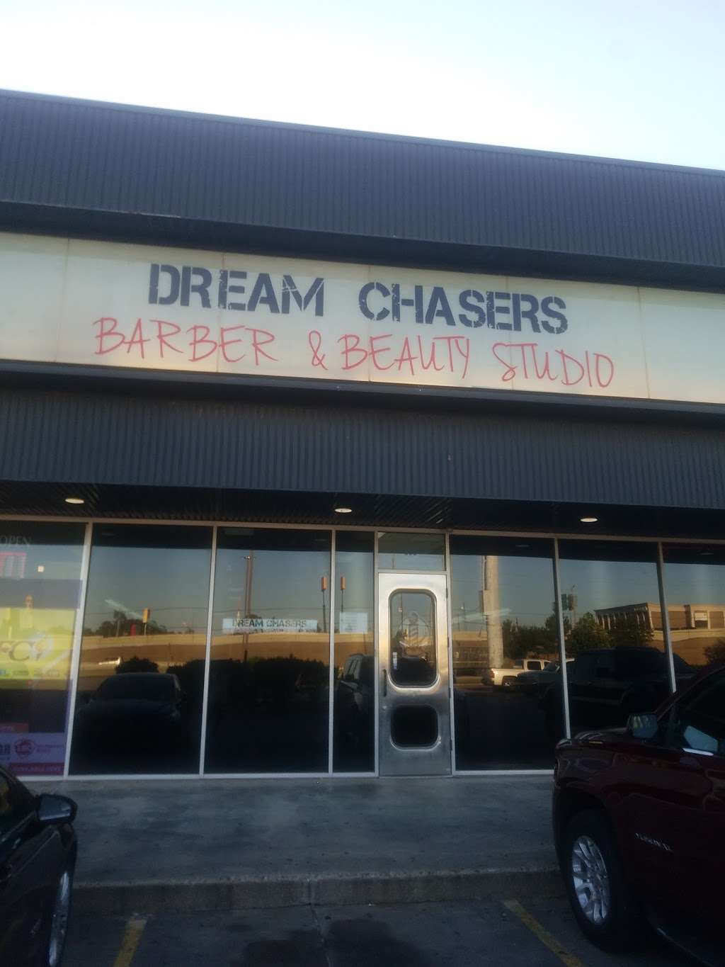 Dream Chasers Barber & Beauty Studio | 19333 US-59, Humble, TX 77338, USA | Phone: (281) 222-2222