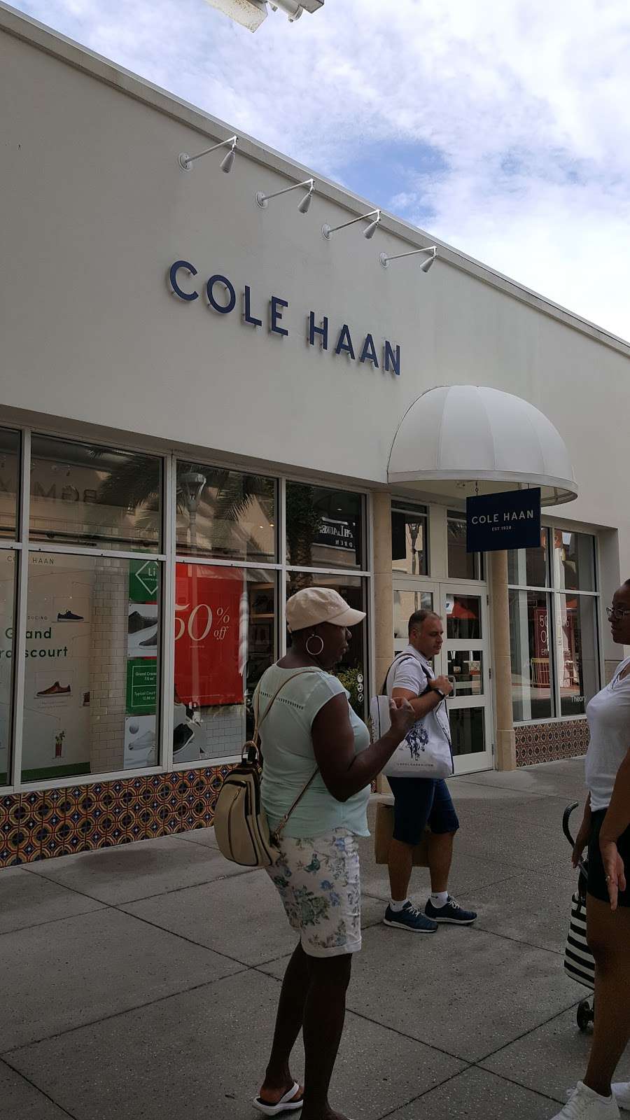 Cole Haan Outlet | 8200 Vineland Ave Suite 325, Orlando, FL 32821 | Phone: (407) 239-4900