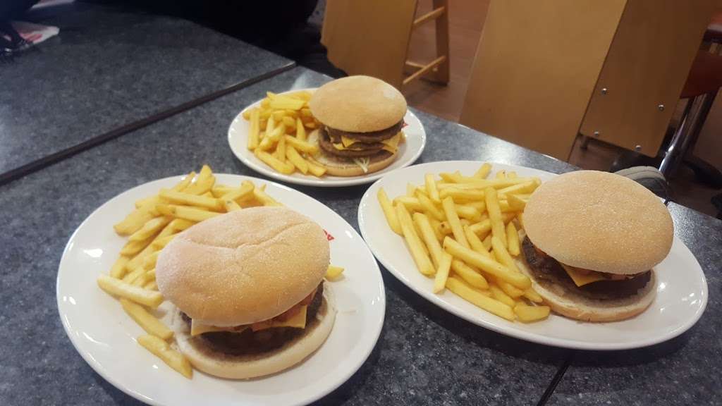 Wimpy | Unit 1, Tollgate House, 96 Market Pl, Romford RM1 3ER, UK | Phone: 01708 725227