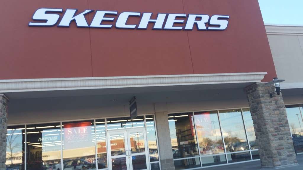 SKECHERS Factory Outlet | 11211 120th Ave #579, Pleasant Prairie, WI 53158, USA | Phone: (262) 857-9250