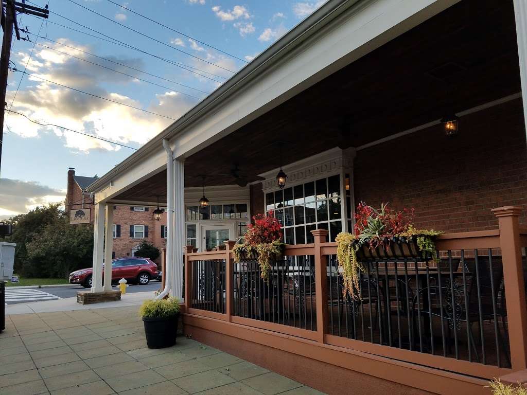 Live Oak Restaurant | 1603 Commonwealth Ave, Alexandria, VA 22301 | Phone: (571) 312-0402