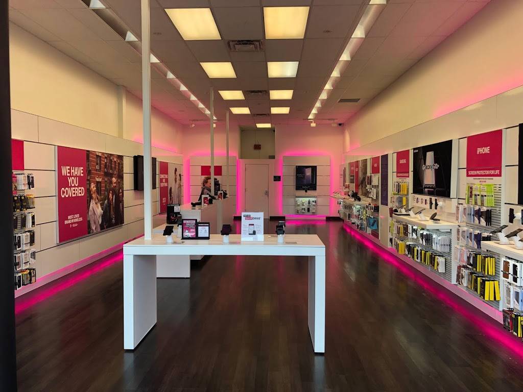 T-Mobile | 15727 SE Happy Valley Town Center Dr, Happy Valley, OR 97015, USA | Phone: (503) 826-5645